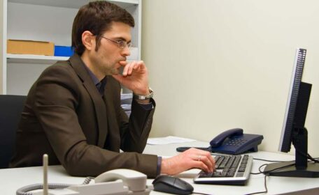 How to Handle Negative Comments Online